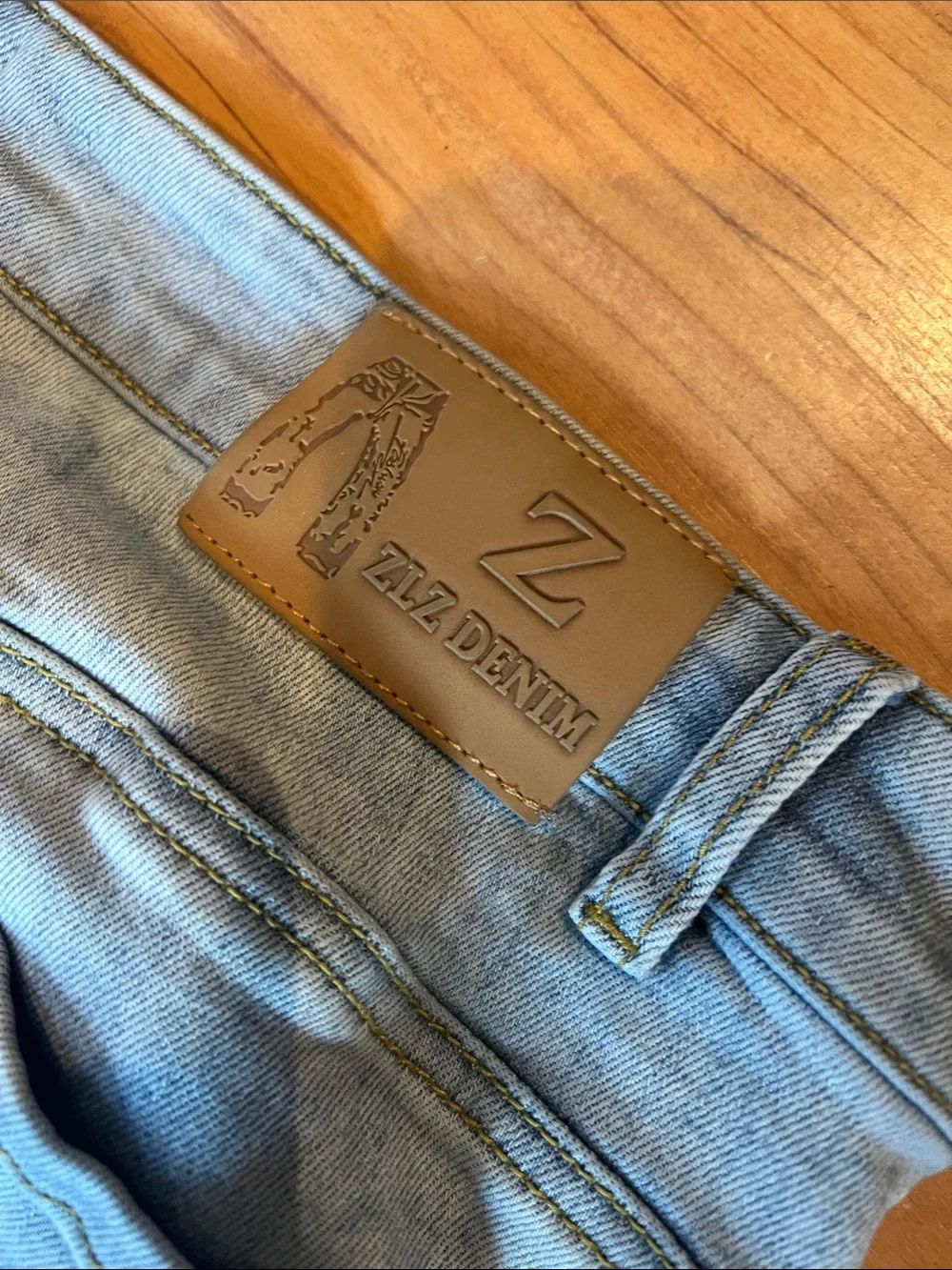Men's Light Blue Distressed 36w 32L Jeans